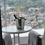 Luxury Skyview Apartman *
